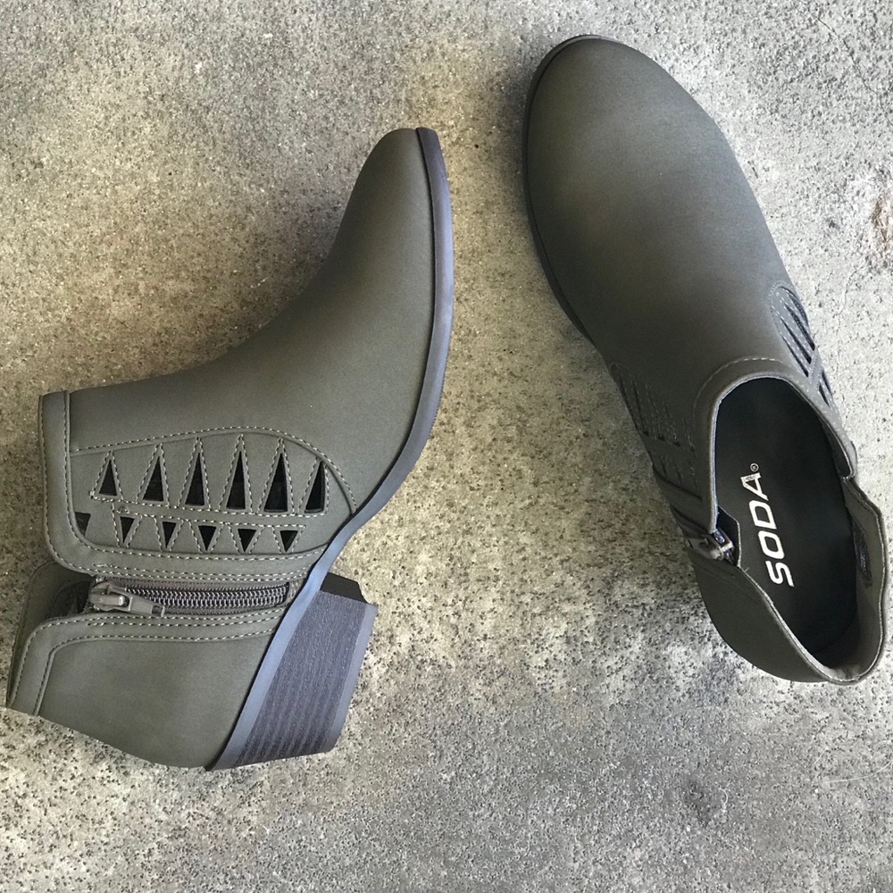 Last 1! Soda Khaki 1.5” Low Heel Ankle Bootie 10 - Picture 5 of 8